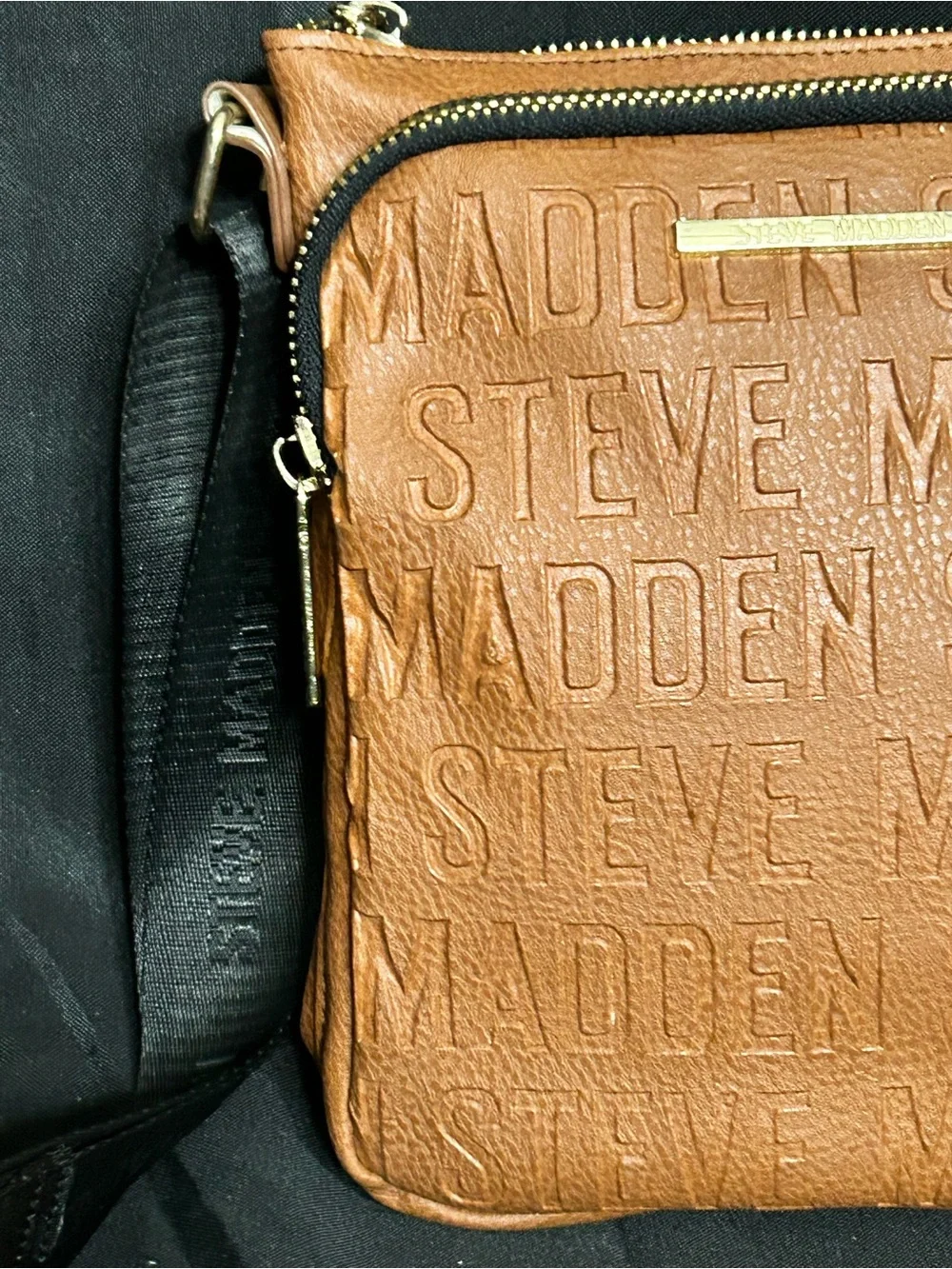 Steve Madden compact messenger